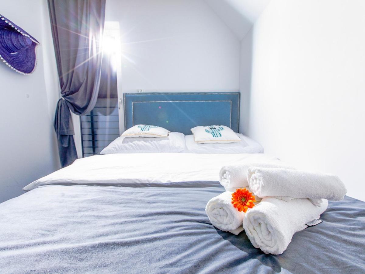 Temple Luxury Resort Rewal Kültér fotó
