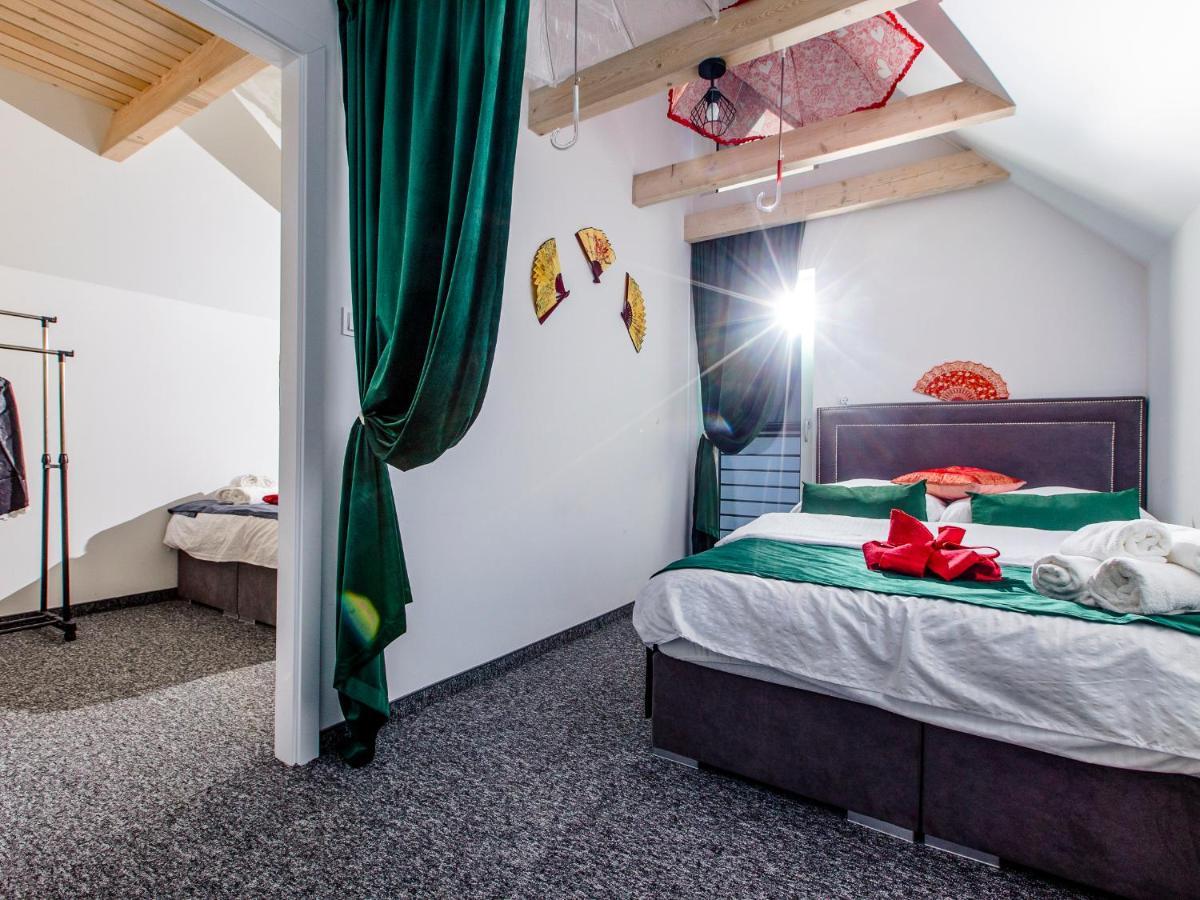 Temple Luxury Resort Rewal Kültér fotó